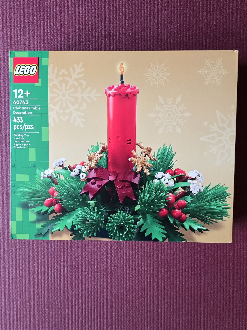 LEGO Holiday Candle Centerpiece in Red and Green 40743